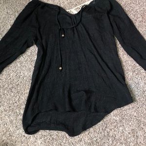 A quarter sleeve loose shirt